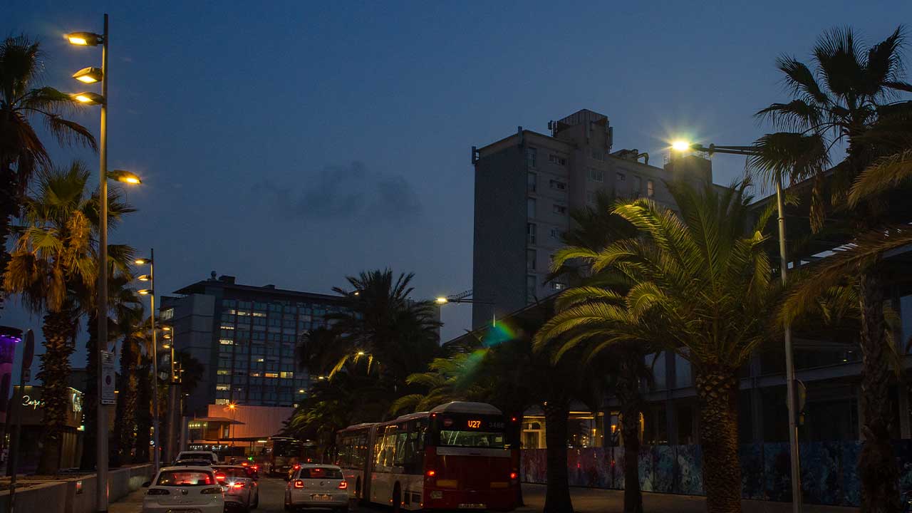 Il·luminació amb lluminàries MILAN a la Barceloneta