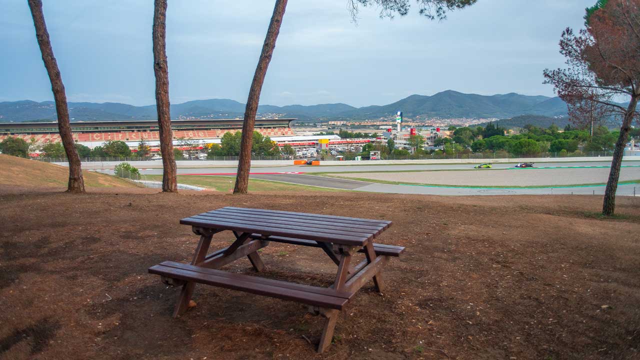 Taules de pícnic PIK ReBnew al Circuit de Barcelona-Catalunya