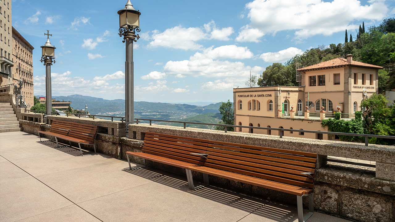 Bancs LEMAN al Monestir de Montserrat