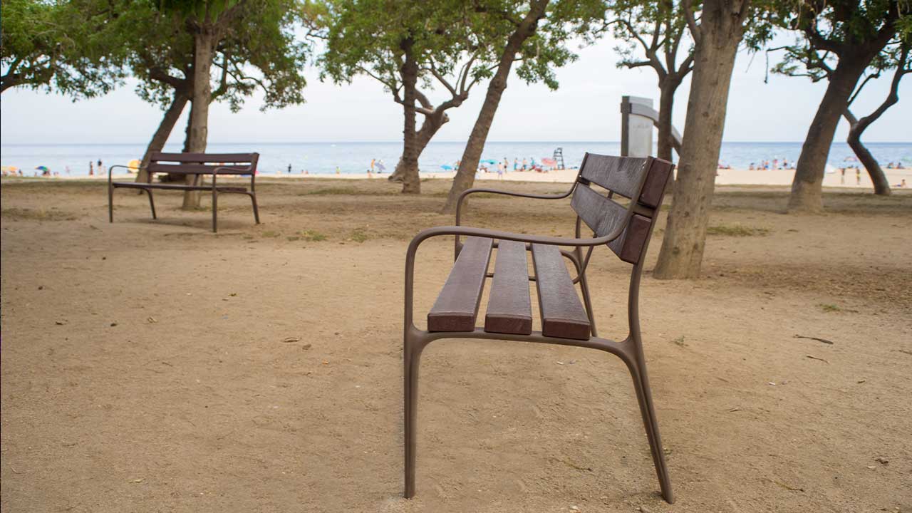 Bancs CITIZEN ECO davant de la Platja de Mataró