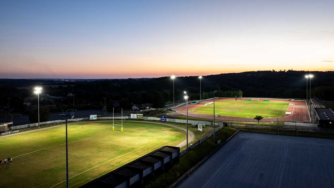 Projectors APOLO XL a camps esportius de Nova Aquitània, França