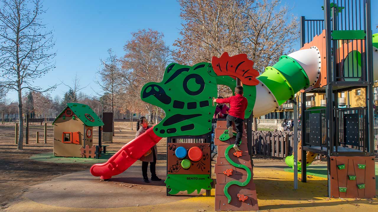 Parc infantil temàtic El Serpent, fet a mida, a Manlleu