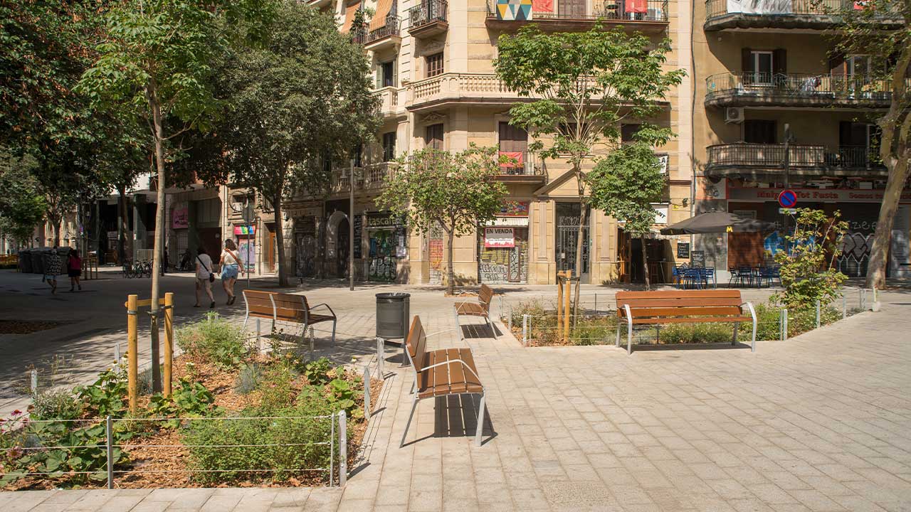 Mobiliari Urbà NEOBARCINO a les Superilles de Barcelona